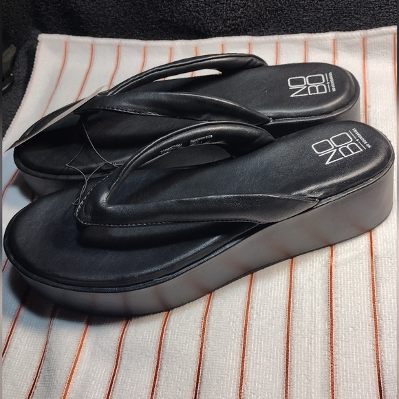 Brand New With Tags Womens Size 8 NoBo No Boundries Black Platform Flip Flops - Picture 3 of 6